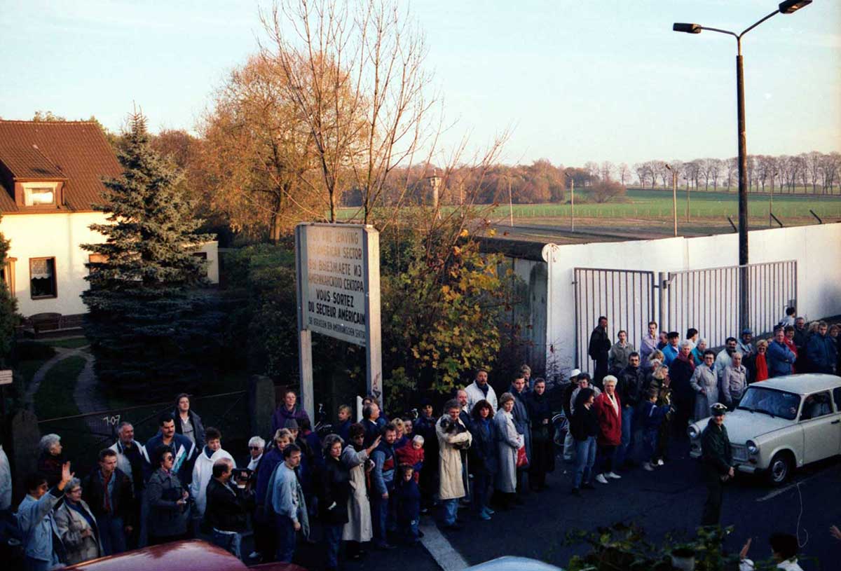 1989 – DDR-Bürger strömten über die geöffneten Grenzübergänge.
