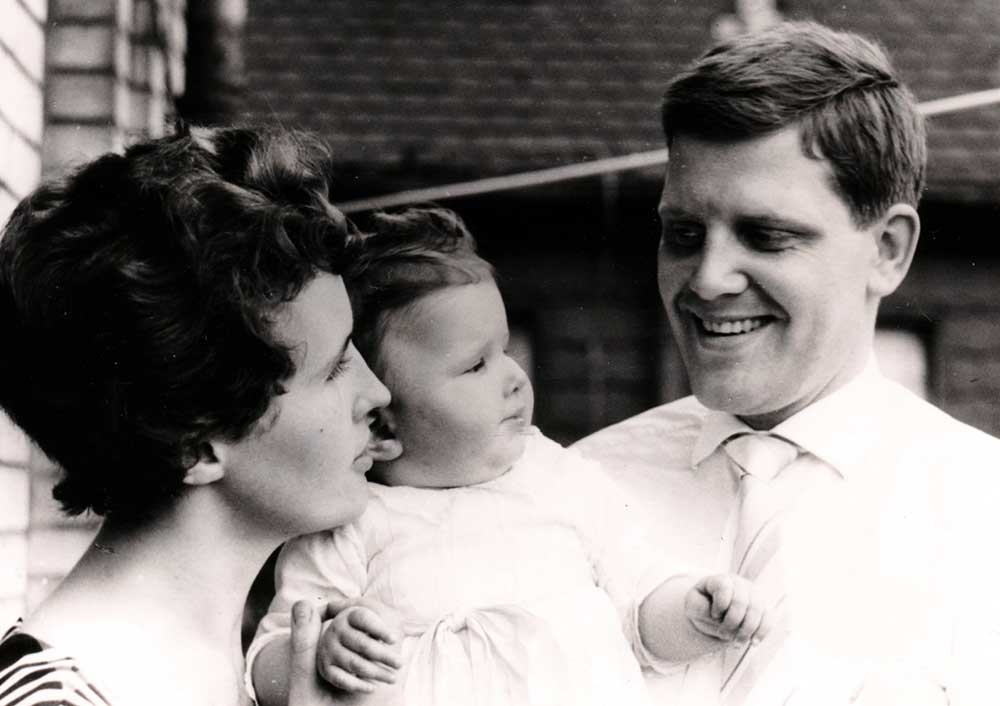 Familie Gerth am Tag der Taufe von Tochter Carolin im Jahr 1963
