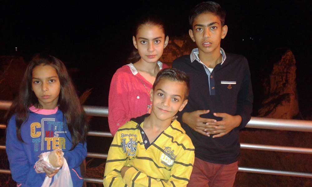 Die Kinder von Maisaa Naoulo während ihrer Flucht durch den Libanon im Herbst 2015