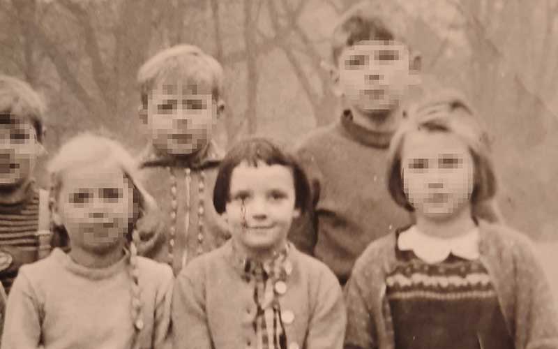 Sigrid Richter um 1959 mit ihrer Grundschulklasse